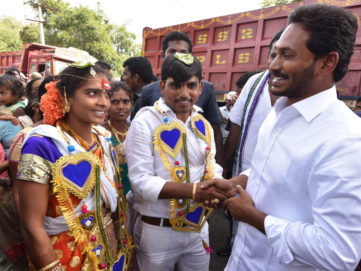 YS Jagan PrajaSankalpaYatra 284th Day Photo Gallery - Sakshi2