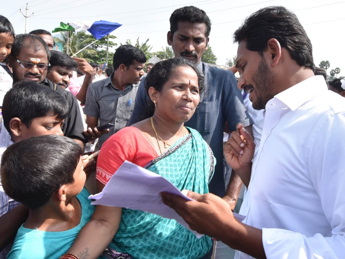 YS Jagan PrajaSankalpaYatra 284th Day Photo Gallery - Sakshi3