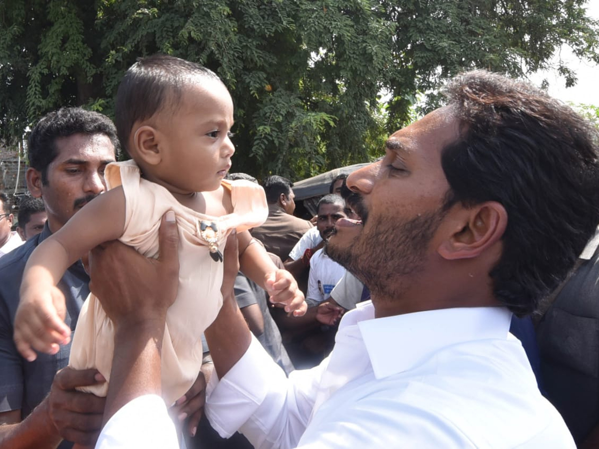 YS Jagan PrajaSankalpaYatra 284th Day Photo Gallery - Sakshi5