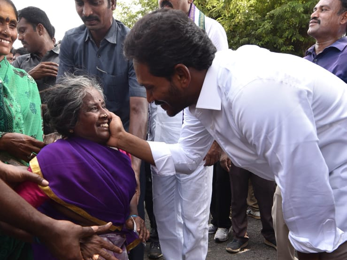 YS Jagan PrajaSankalpaYatra 284th Day Photo Gallery - Sakshi6