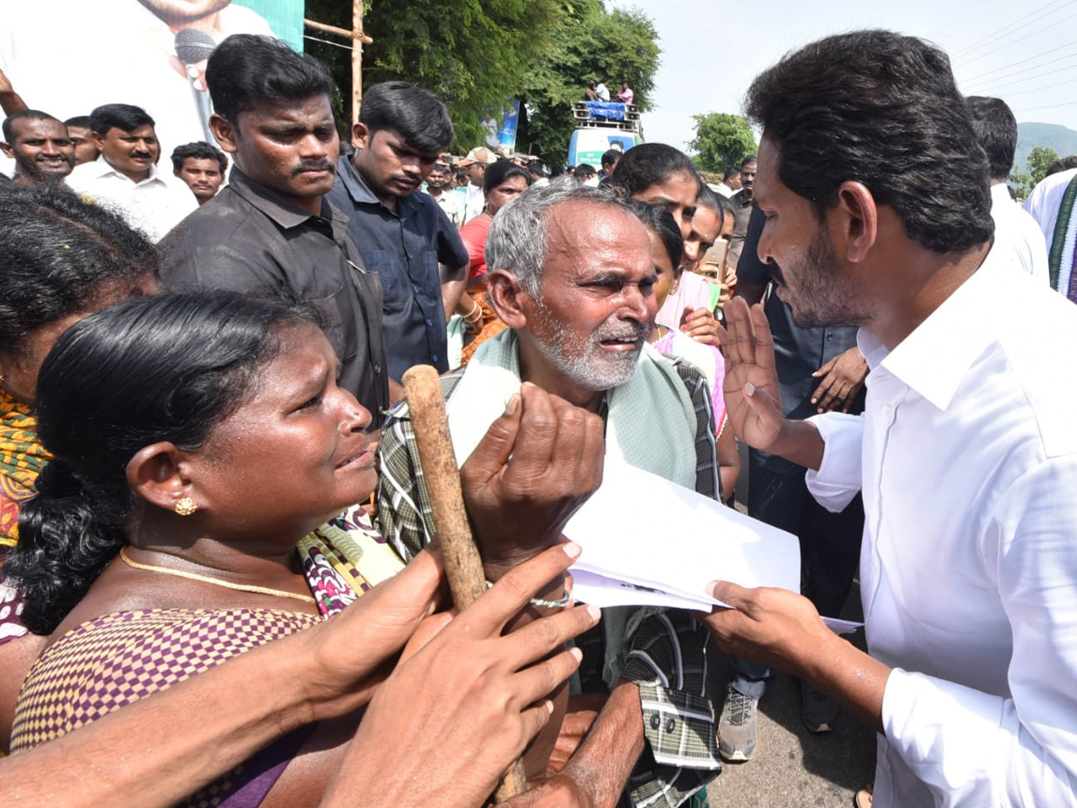 YS Jagan PrajaSankalpaYatra 284th Day Photo Gallery - Sakshi8