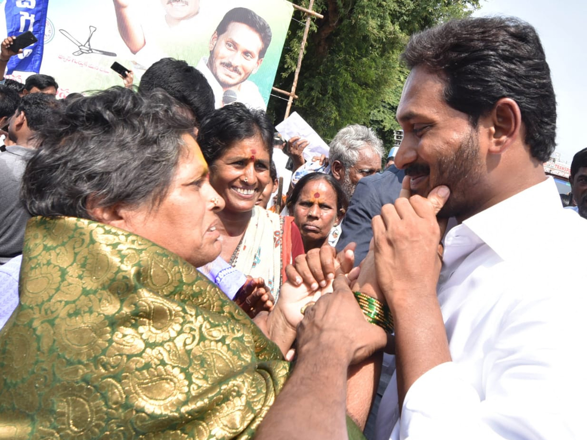 YS Jagan PrajaSankalpaYatra 284th Day Photo Gallery - Sakshi9