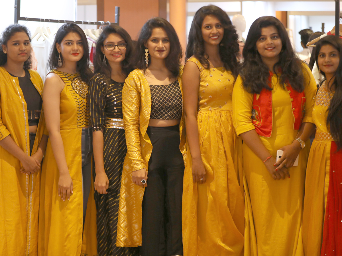 hamstic show at taj krishna hotel photo Gallery - Sakshi1