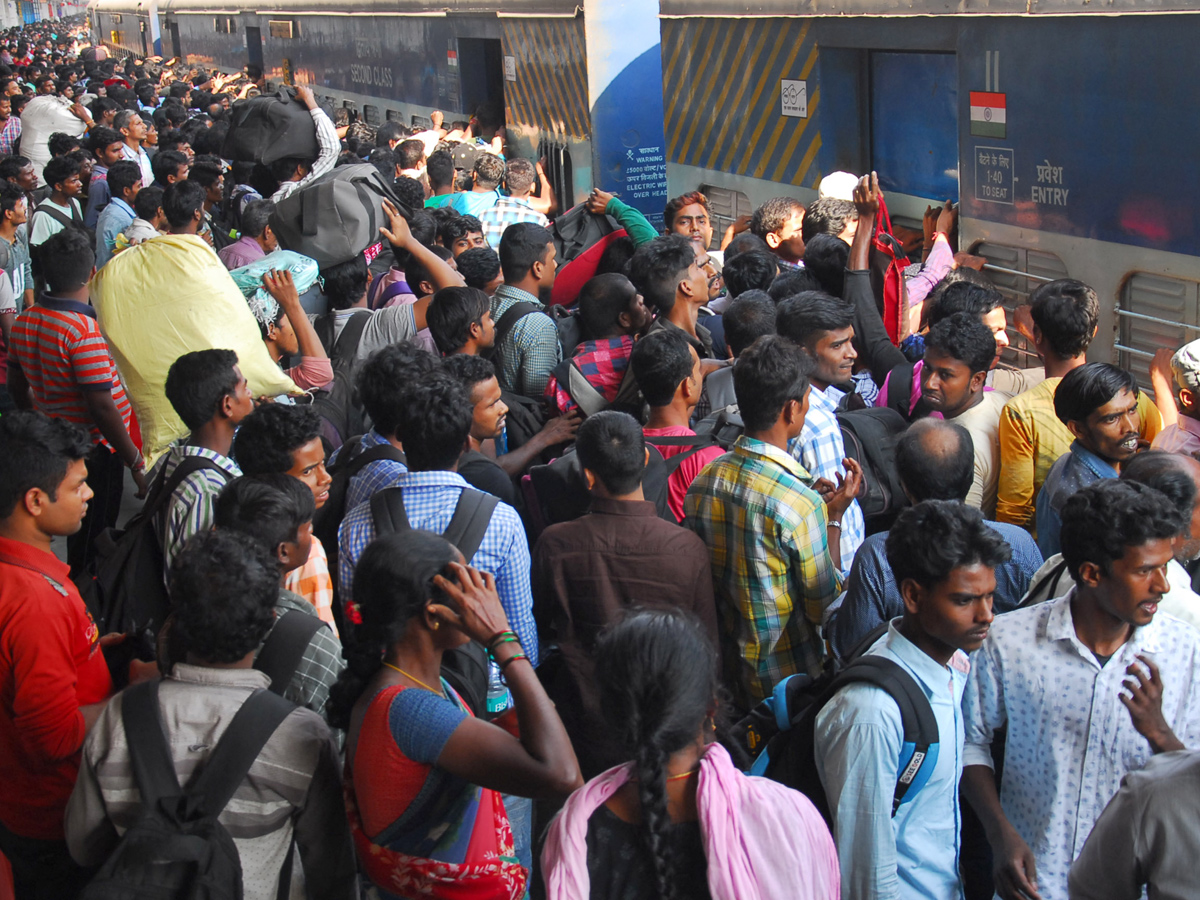 Railway stations and bus stations teeming with crowd Phot Gallery - Sakshi6