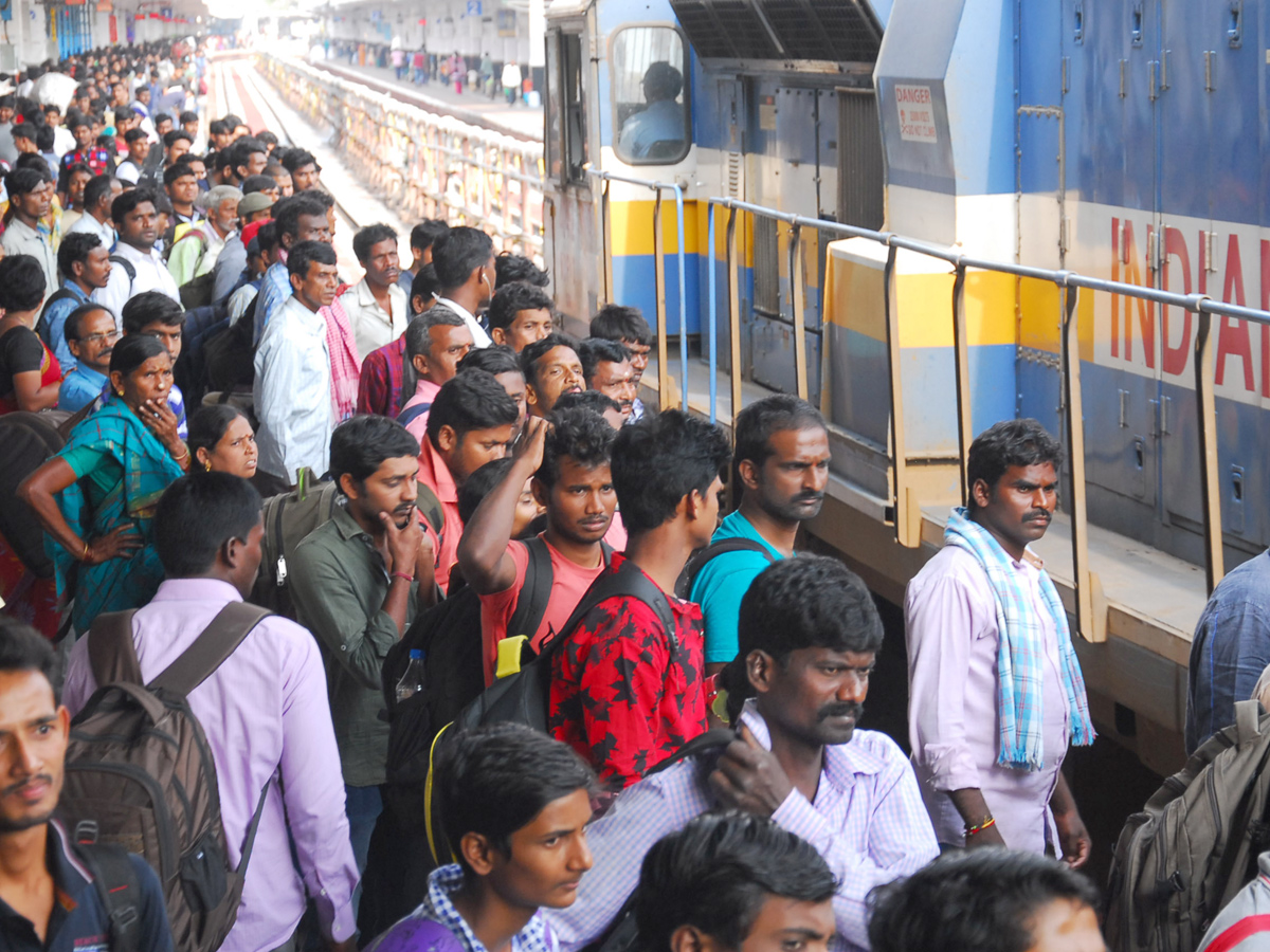 Railway stations and bus stations teeming with crowd Phot Gallery - Sakshi8