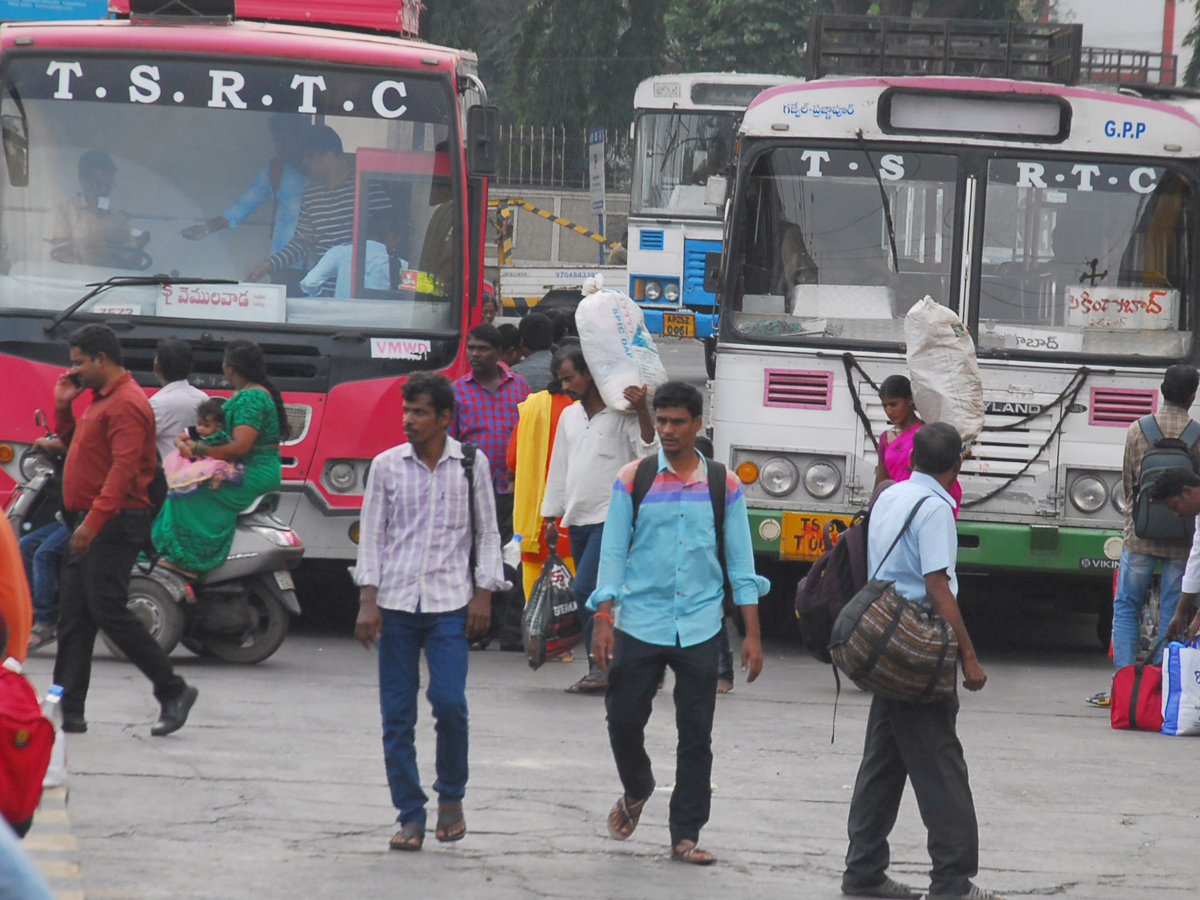 Railway stations and bus stations teeming with crowd Phot Gallery - Sakshi9