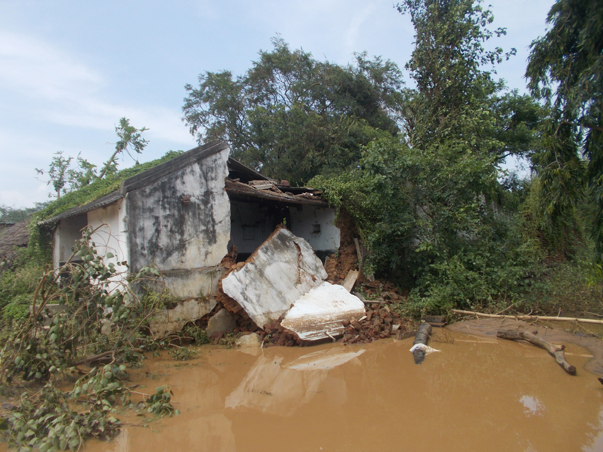 Effects Of Cyclone Titli In Srikakulam Photo Gallery - Sakshi2