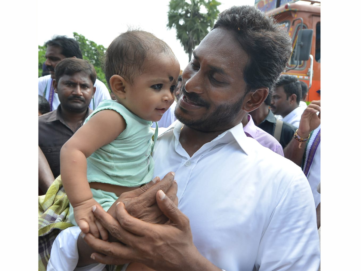 YS Jagan PrajaSankalpaYatra Day 285 Photo Gallery - Sakshi12