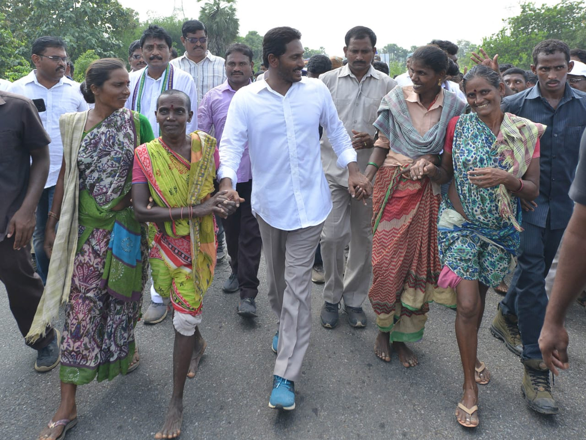 YS Jagan PrajaSankalpaYatra Day 285 Photo Gallery - Sakshi15