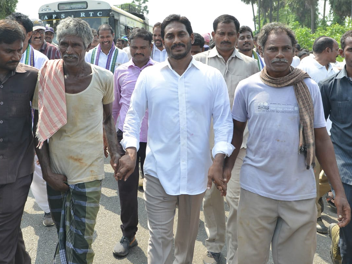 YS Jagan PrajaSankalpaYatra Day 285 Photo Gallery - Sakshi16