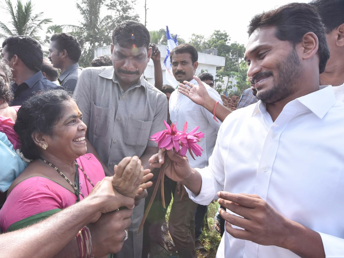 YS Jagan PrajaSankalpaYatra Day 285 Photo Gallery - Sakshi11