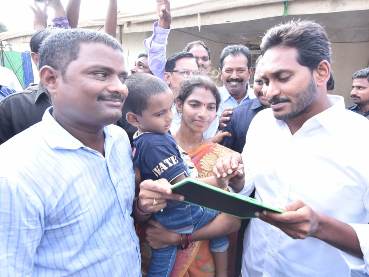 YS Jagan PrajaSankalpaYatra Day 285 Photo Gallery - Sakshi1