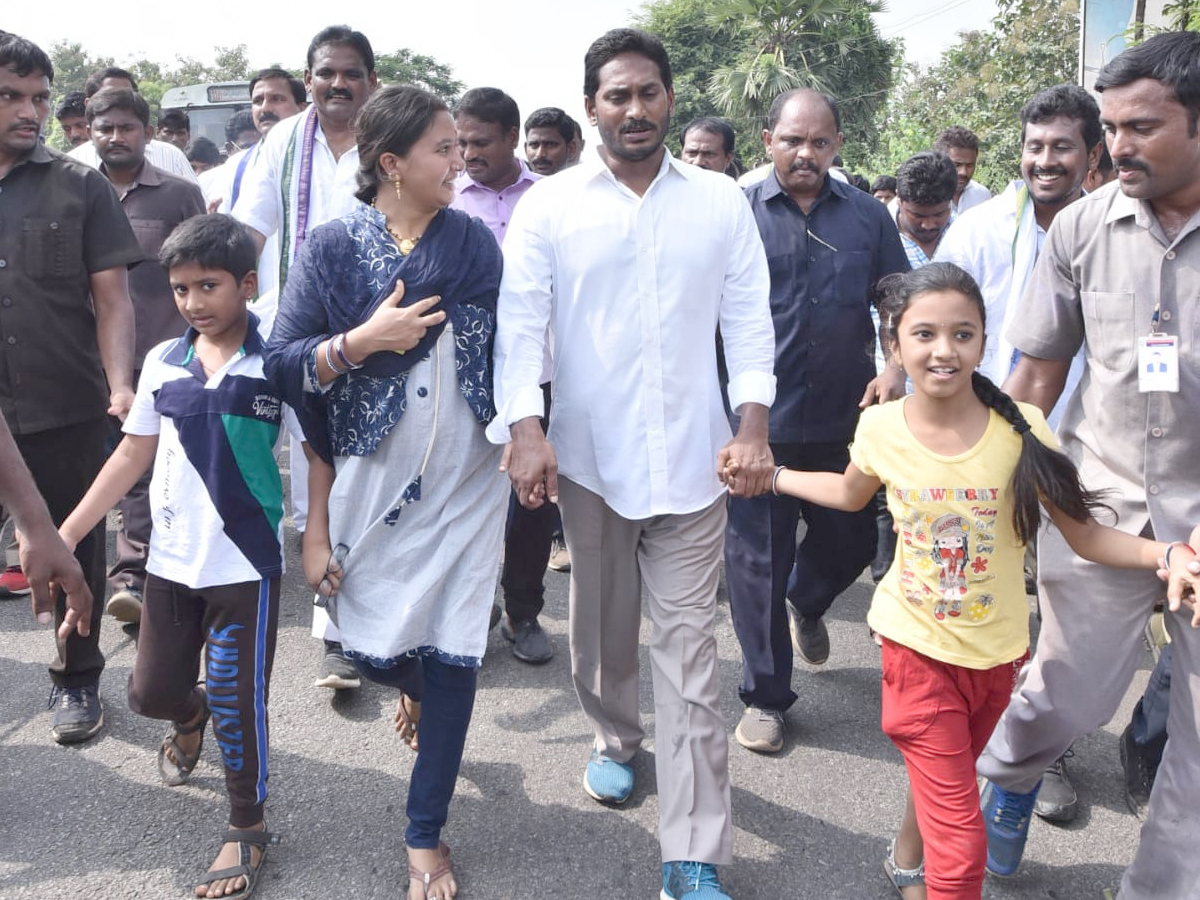 YS Jagan PrajaSankalpaYatra Day 285 Photo Gallery - Sakshi4