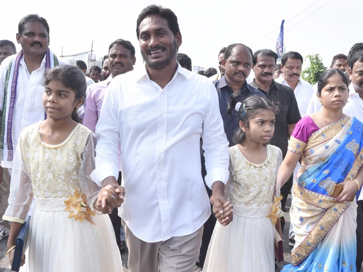 YS Jagan PrajaSankalpaYatra Day 285 Photo Gallery - Sakshi3