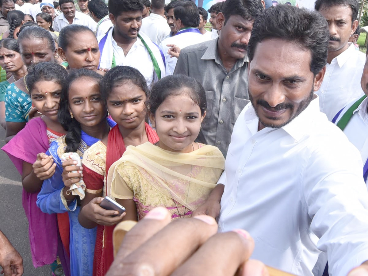 YS Jagan PrajaSankalpaYatra Day 285 Photo Gallery - Sakshi2