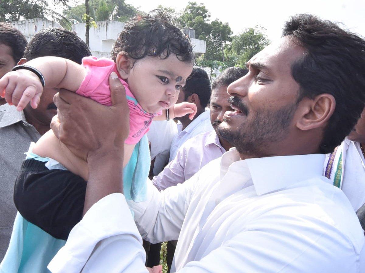 YS Jagan PrajaSankalpaYatra Day 285 Photo Gallery - Sakshi10