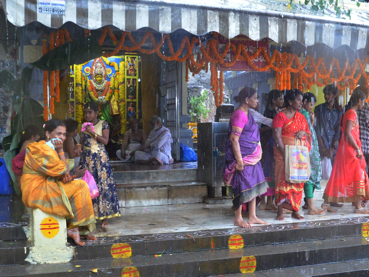 Heavy Rainfall At Vijayawada Durga Temple  - Sakshi10