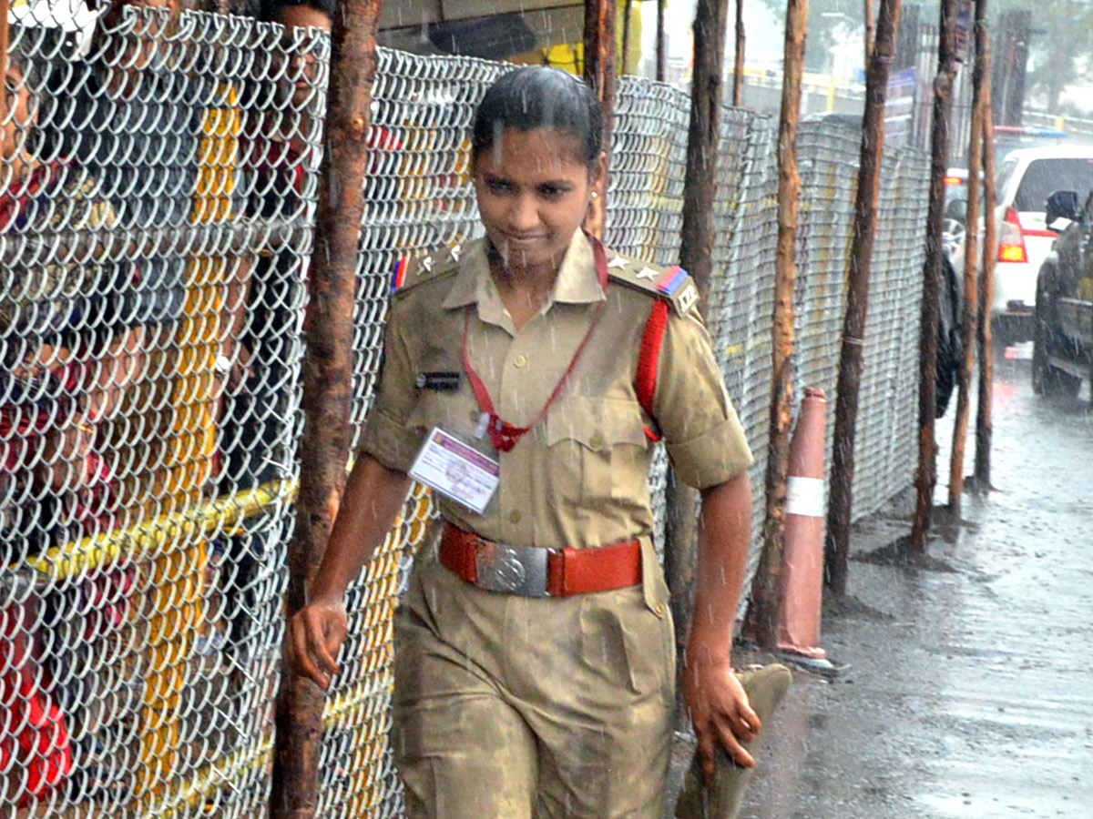 Heavy Rainfall At Vijayawada Durga Temple  - Sakshi12