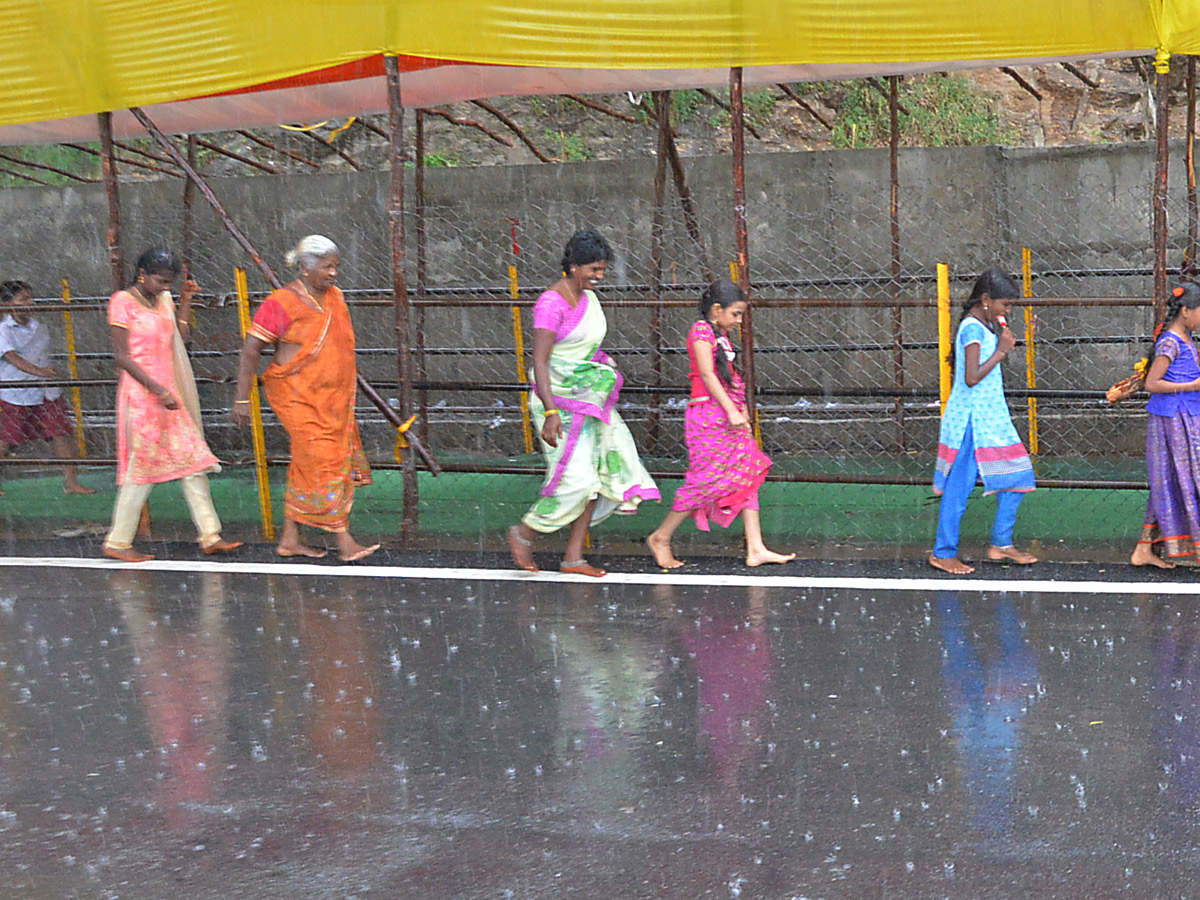 Heavy Rainfall At Vijayawada Durga Temple  - Sakshi14