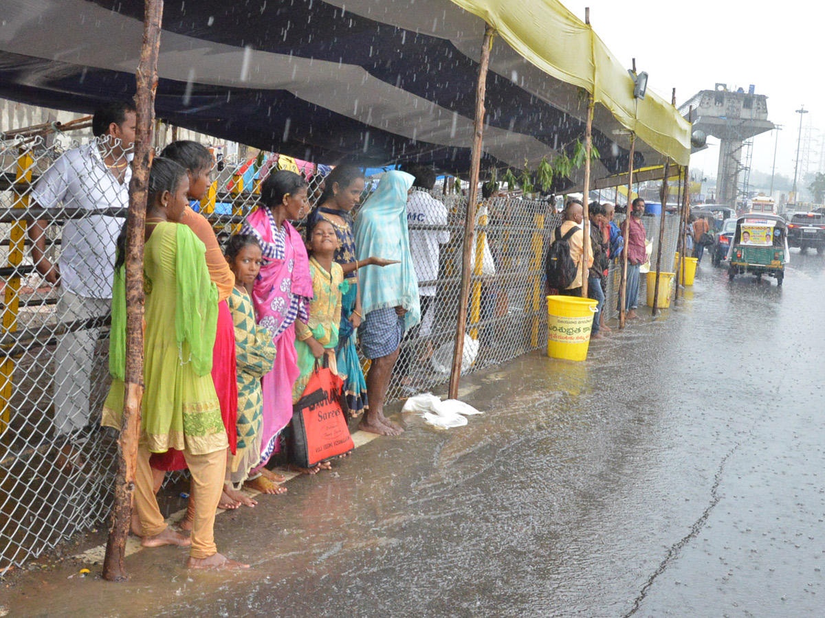 Heavy Rainfall At Vijayawada Durga Temple  - Sakshi16