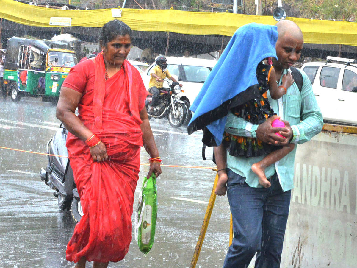 Heavy Rainfall At Vijayawada Durga Temple  - Sakshi18