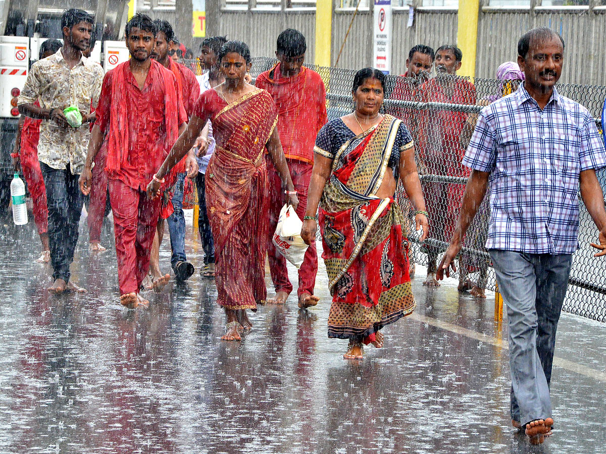 Heavy Rainfall At Vijayawada Durga Temple  - Sakshi20