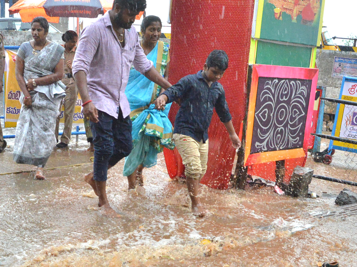 Heavy Rainfall At Vijayawada Durga Temple  - Sakshi3