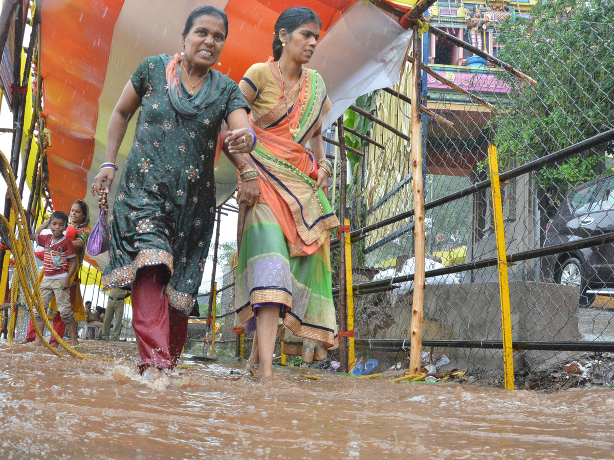 Heavy Rainfall At Vijayawada Durga Temple  - Sakshi7