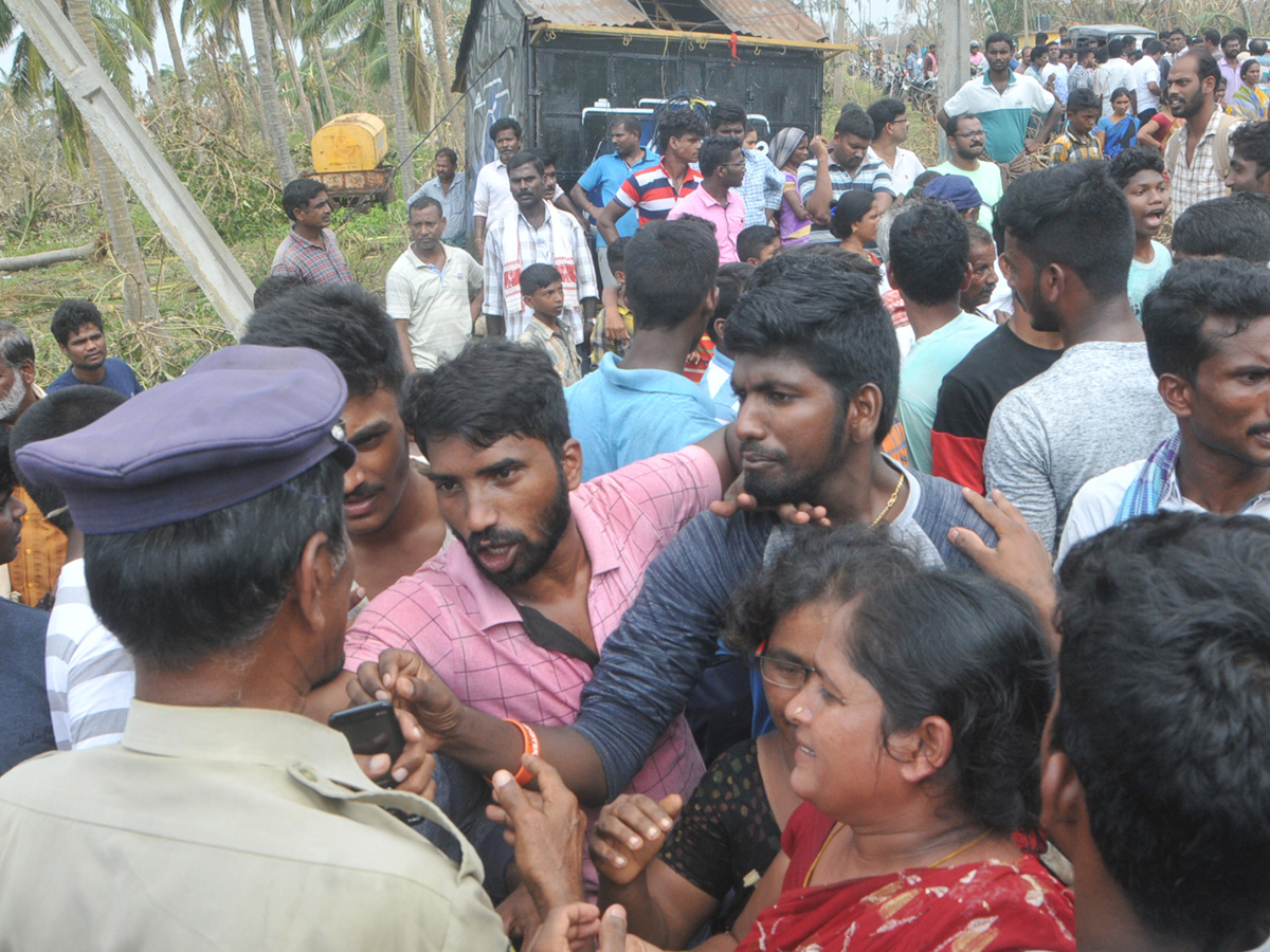 cyclone titli srikakulam district Photo Gallery - Sakshi22