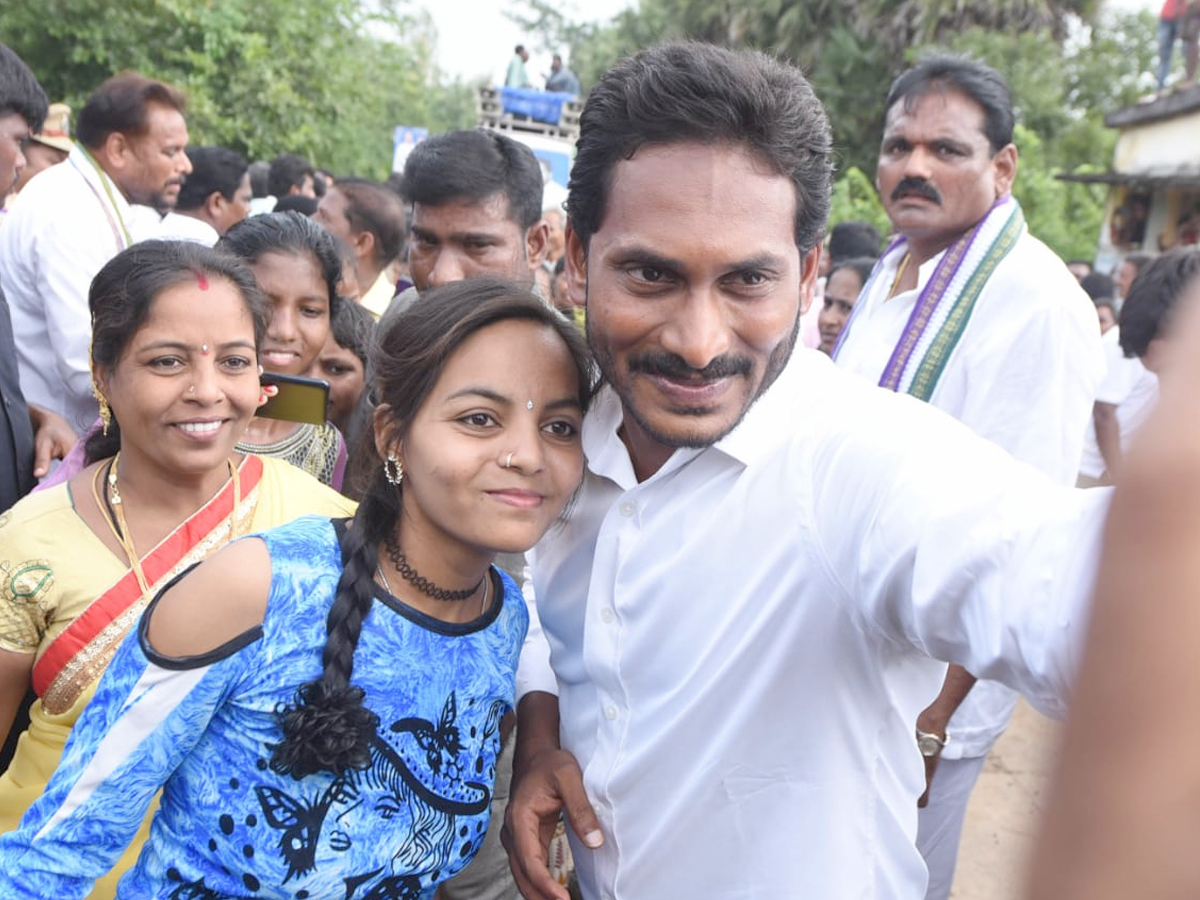 YS Jagan PrajaSankalpaYatra Day 286 Photo Gallery - Sakshi10