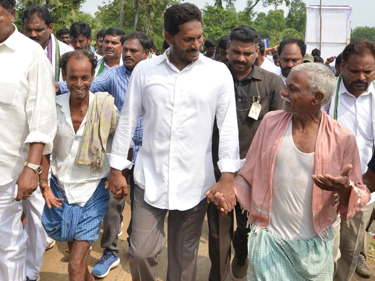 YS Jagan PrajaSankalpaYatra Day 286 Photo Gallery - Sakshi12