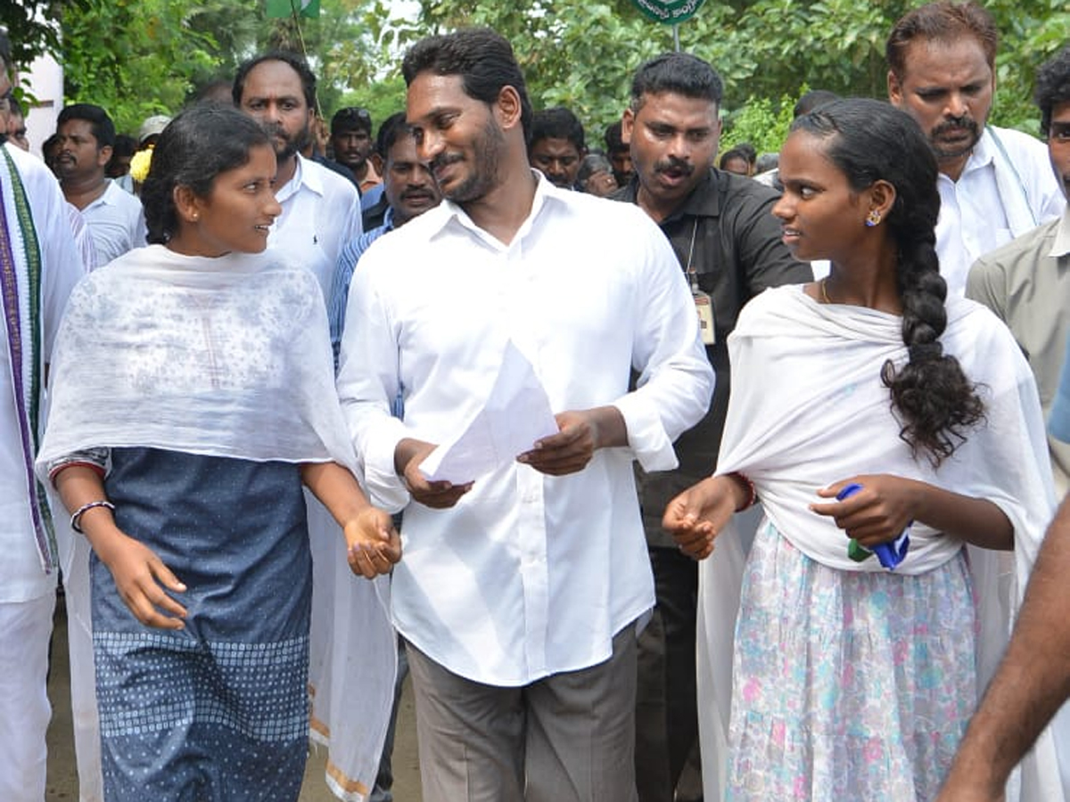 YS Jagan PrajaSankalpaYatra Day 286 Photo Gallery - Sakshi16