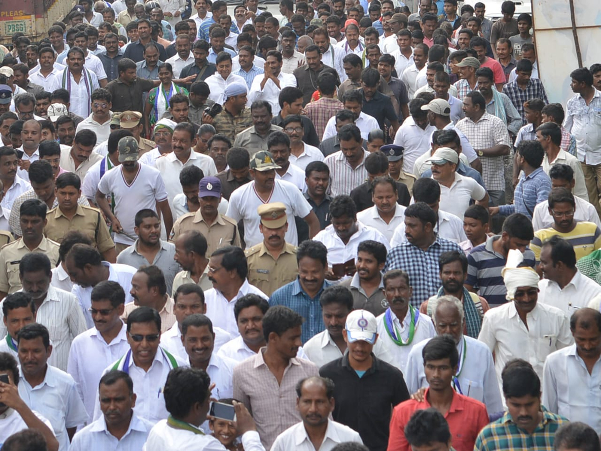 YS Jagan PrajaSankalpaYatra Day 286 Photo Gallery - Sakshi17