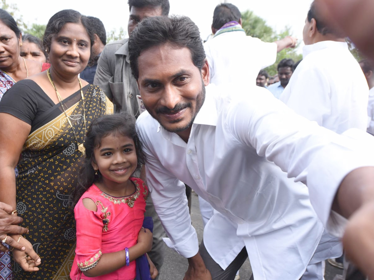 YS Jagan PrajaSankalpaYatra Day 286 Photo Gallery - Sakshi3