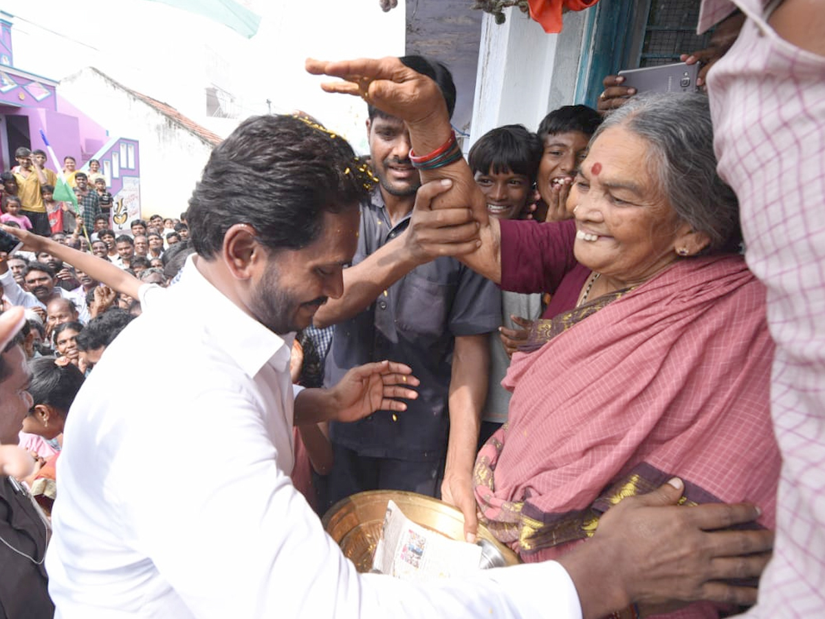 YS Jagan PrajaSankalpaYatra Day 286 Photo Gallery - Sakshi1