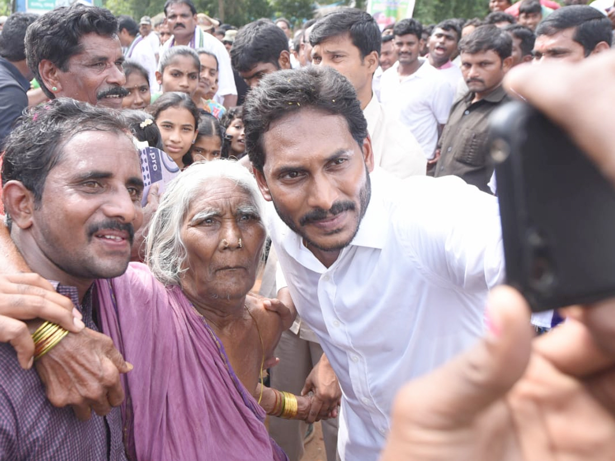 YS Jagan PrajaSankalpaYatra Day 286 Photo Gallery - Sakshi5