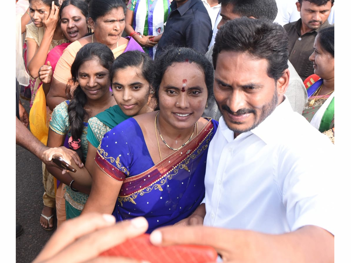 YS Jagan PrajaSankalpaYatra Day 286 Photo Gallery - Sakshi7