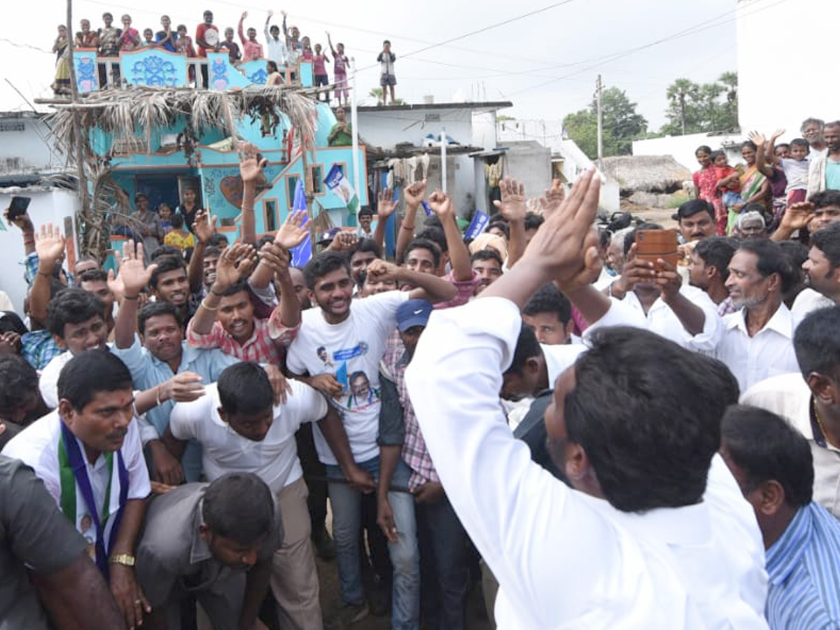 YS Jagan PrajaSankalpaYatra Day 286 Photo Gallery - Sakshi9