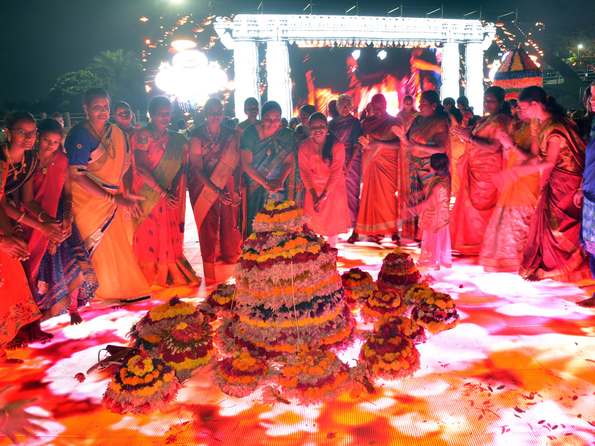 Bathukamma Celebrations Laser Show at Hussain Sagar Photo Gallery - Sakshi12