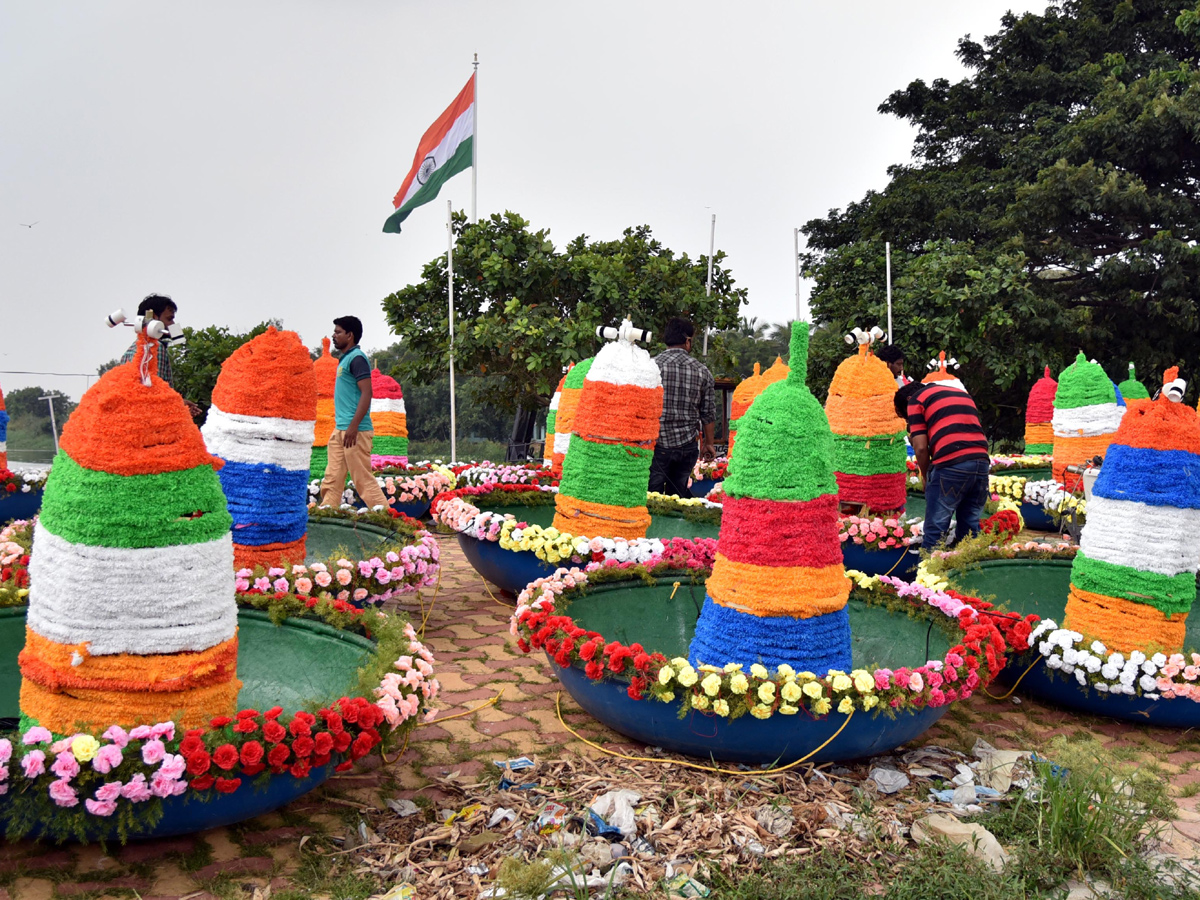 Bathukamma Celebrations Laser Show at Hussain Sagar Photo Gallery - Sakshi13