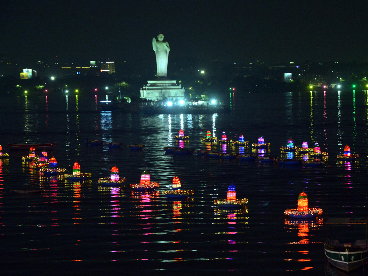 Bathukamma Celebrations Laser Show at Hussain Sagar Photo Gallery - Sakshi18