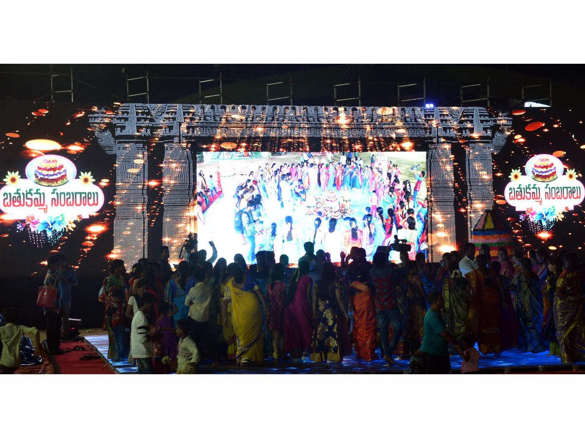 Bathukamma Celebrations Laser Show at Hussain Sagar Photo Gallery - Sakshi22