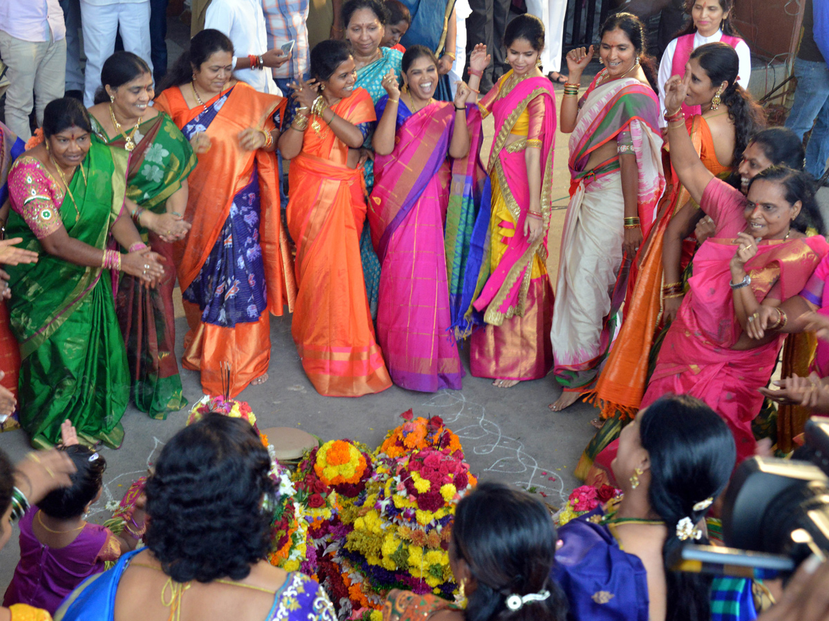 Bathukamma Celebrations Laser Show at Hussain Sagar Photo Gallery - Sakshi11