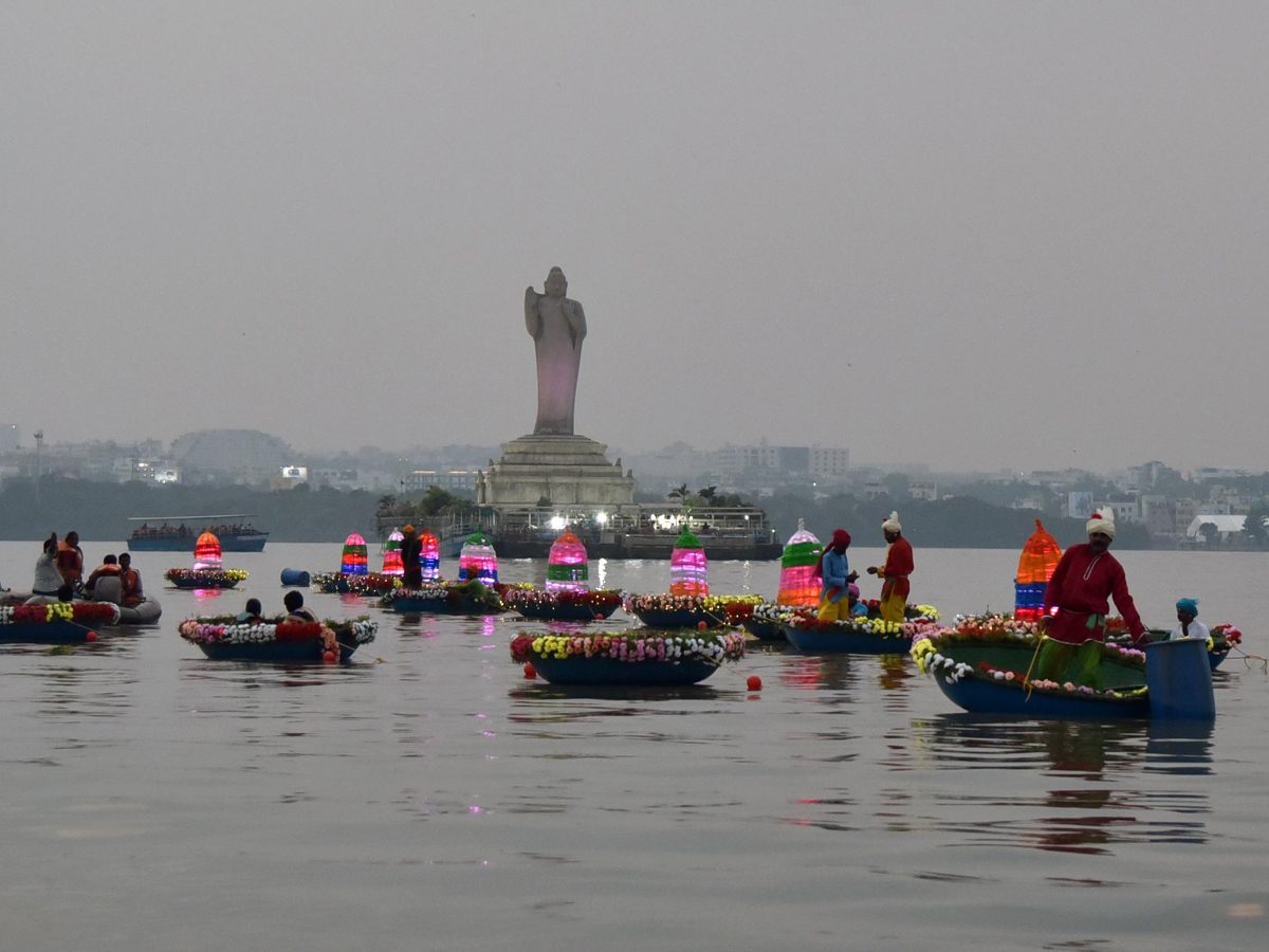 Bathukamma Celebrations Laser Show at Hussain Sagar Photo Gallery - Sakshi10