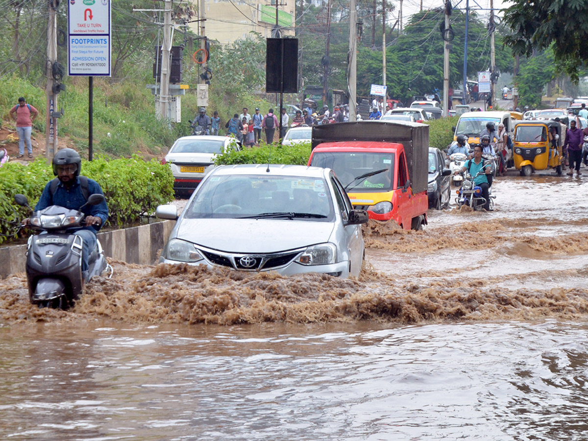 Heavy Rain in Hyderabad Photo Gallery - Sakshi10