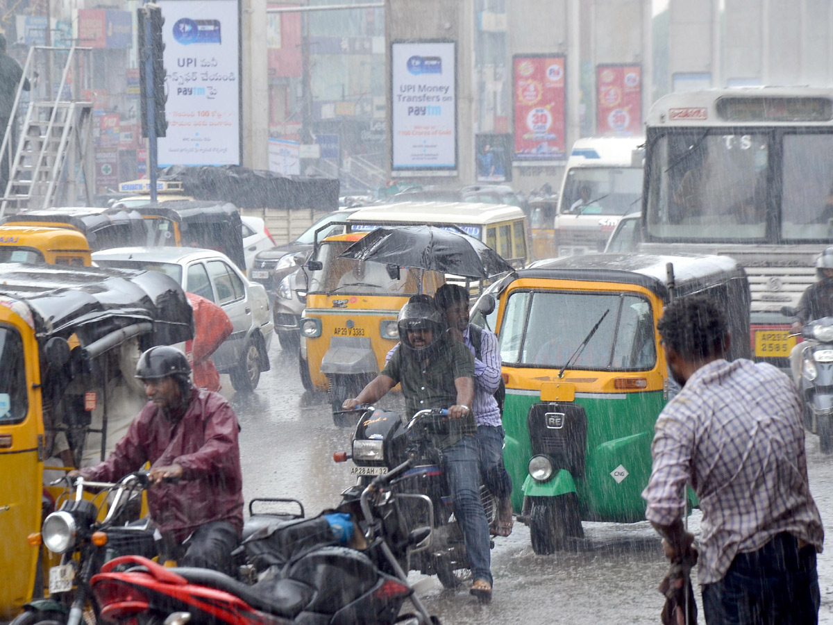 Heavy Rain in Hyderabad Photo Gallery - Sakshi12