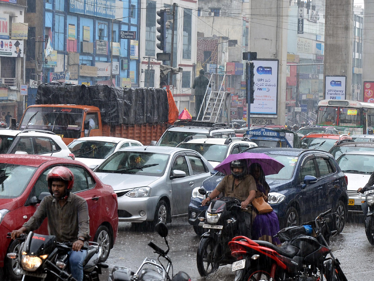 Heavy Rain in Hyderabad Photo Gallery - Sakshi13