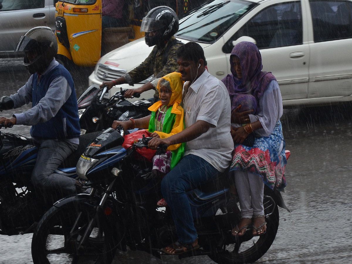 Heavy Rain in Hyderabad Photo Gallery - Sakshi18