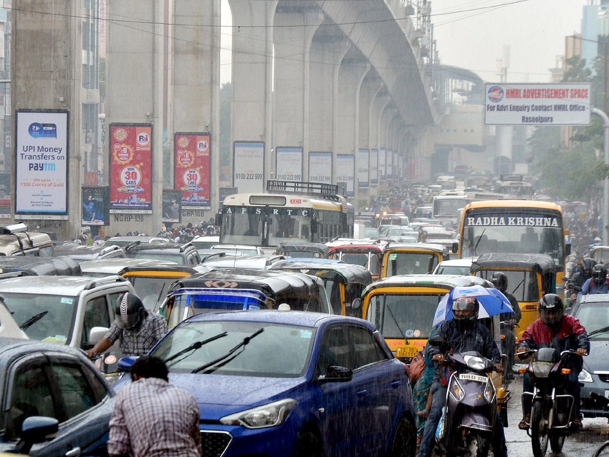 Heavy Rain in Hyderabad Photo Gallery - Sakshi19