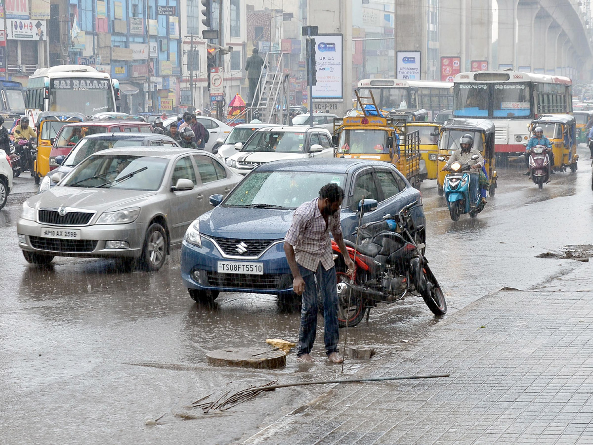 Heavy Rain in Hyderabad Photo Gallery - Sakshi21